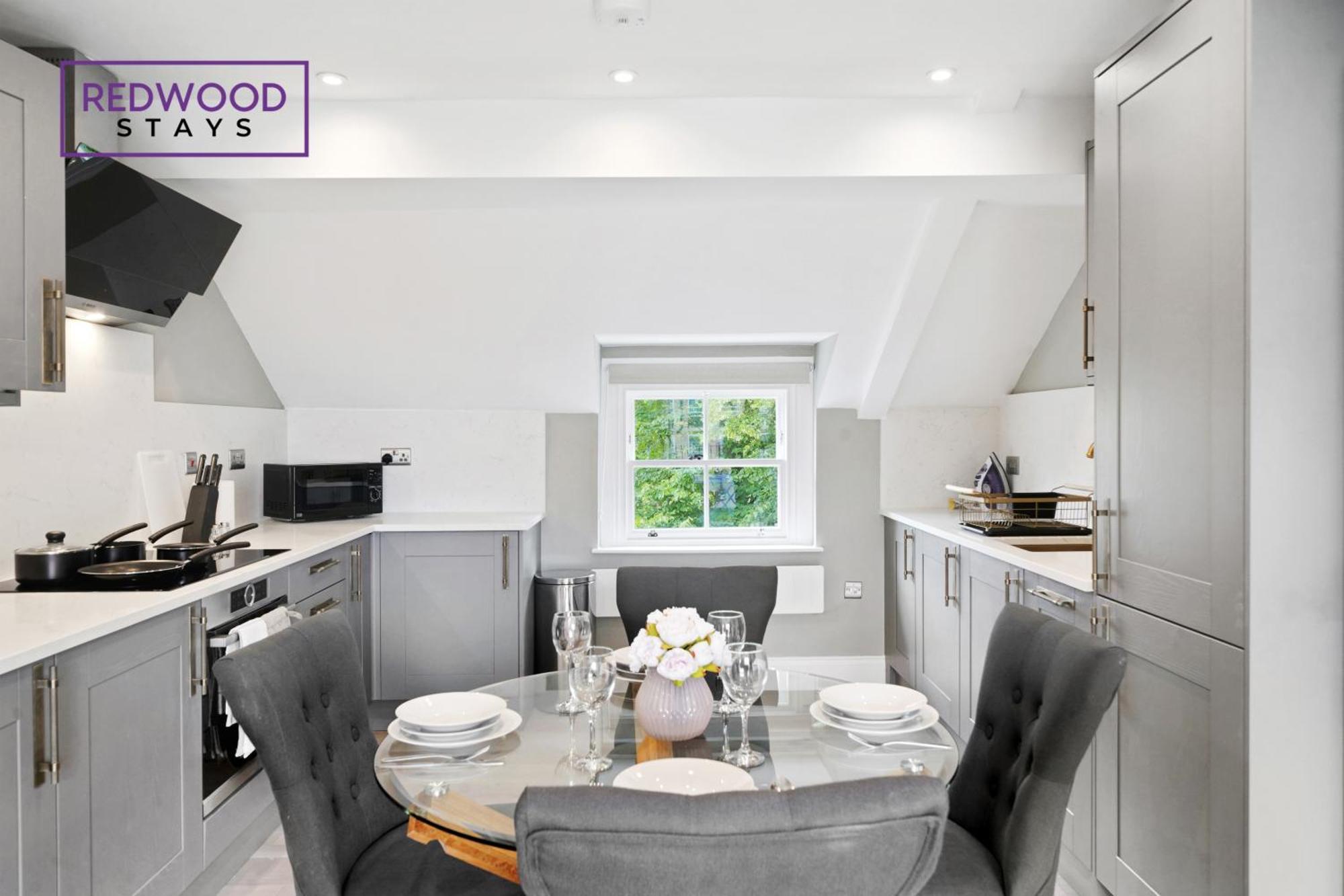 Top Quality 2 Bed 1 Bath Apartments For Contractors By Redwood Stays เรดดิ้ง ภายนอก รูปภาพ