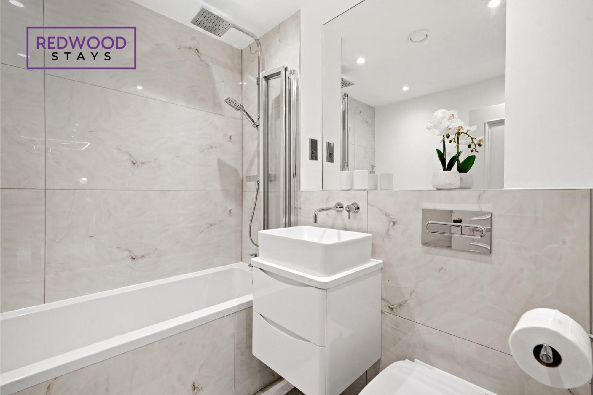 Top Quality 2 Bed 1 Bath Apartments For Contractors By Redwood Stays เรดดิ้ง ภายนอก รูปภาพ