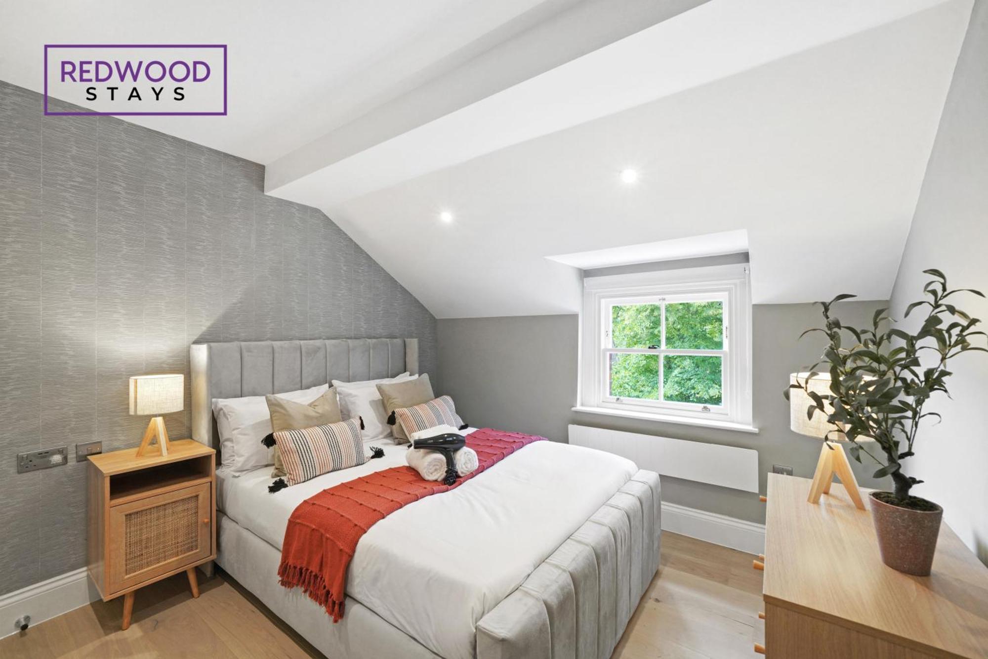 Top Quality 2 Bed 1 Bath Apartments For Contractors By Redwood Stays เรดดิ้ง ภายนอก รูปภาพ