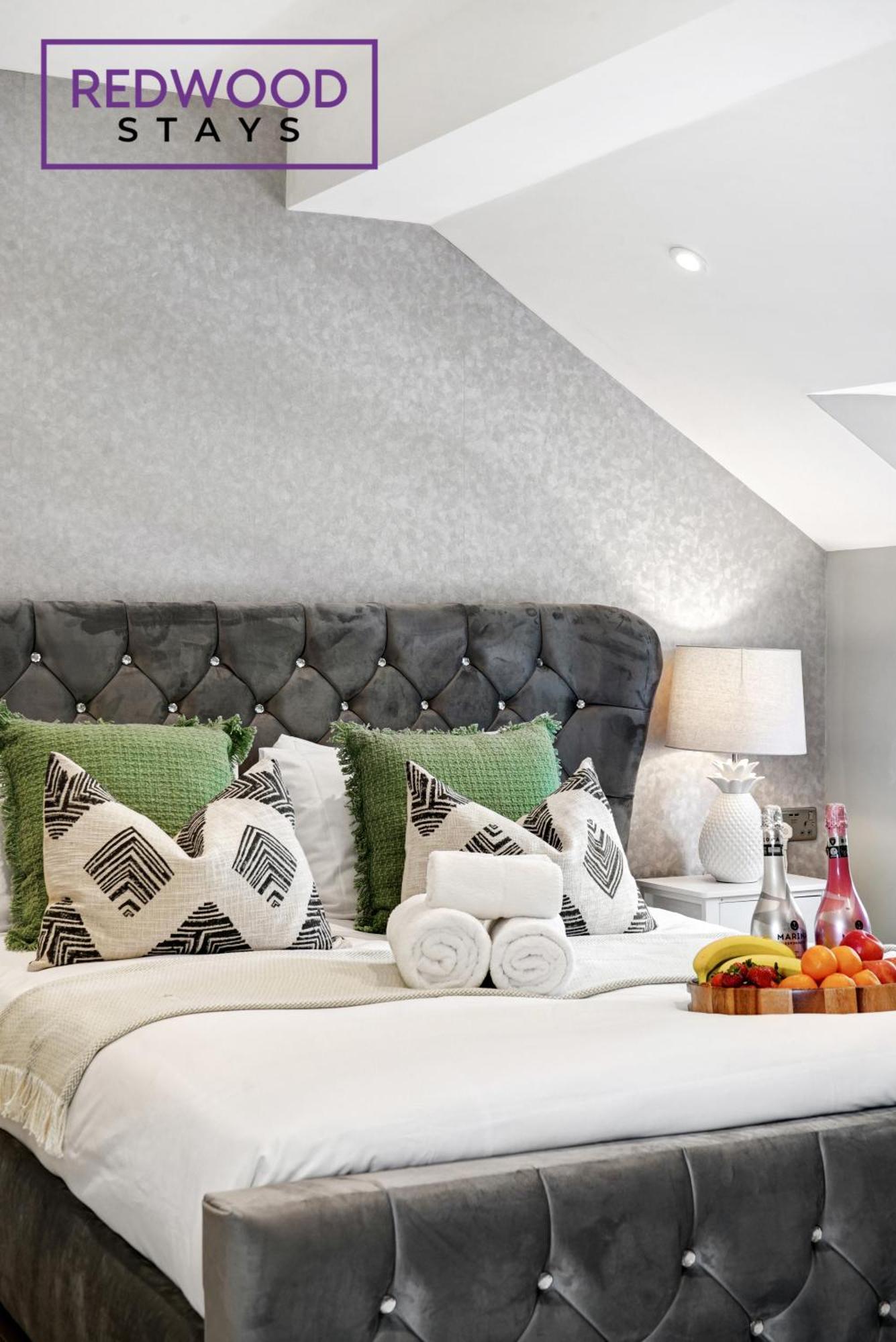 Top Quality 2 Bed 1 Bath Apartments For Contractors By Redwood Stays เรดดิ้ง ภายนอก รูปภาพ