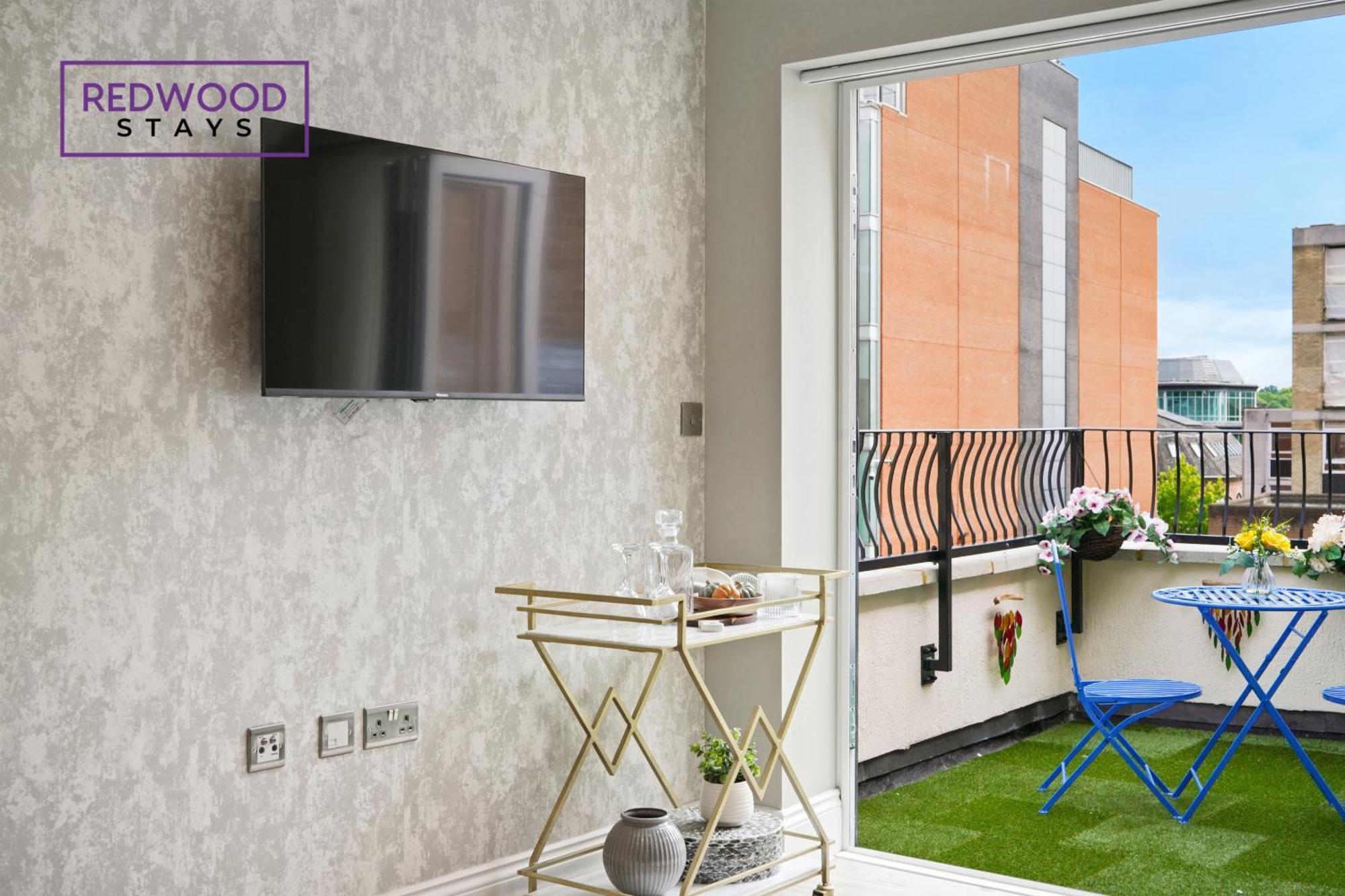 Top Quality 2 Bed 1 Bath Apartments For Contractors By Redwood Stays เรดดิ้ง ภายนอก รูปภาพ