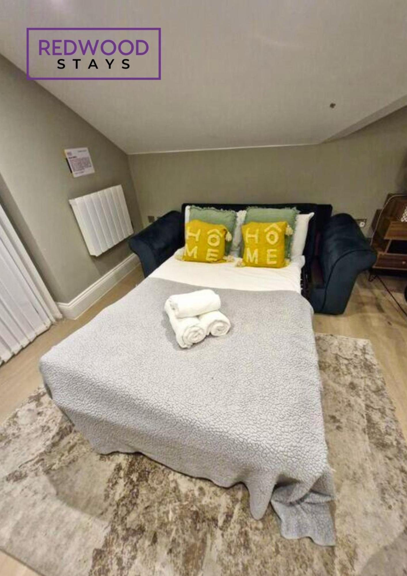 Top Quality 2 Bed 1 Bath Apartments For Contractors By Redwood Stays เรดดิ้ง ภายนอก รูปภาพ